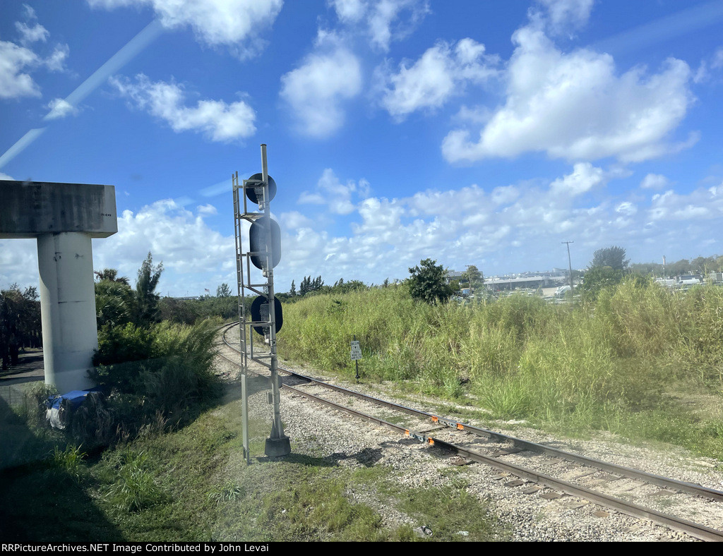 Ride between Miami Airport and Metrorail Transfer Station